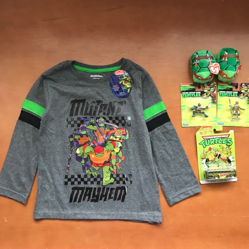 Teenage Mutant Ninja Turtles Shirt + Toy Lot New
